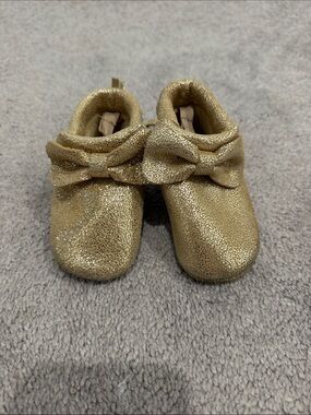 Gold Sparkle Bow Moccasins size 3 baby